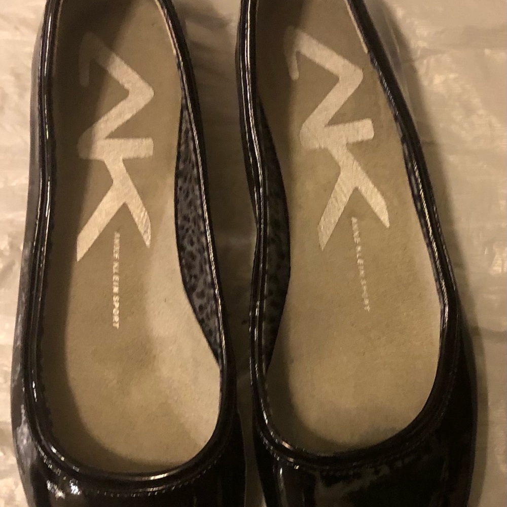 Ann Klein ladies flat patent leather ballet shoes size 8.5 M